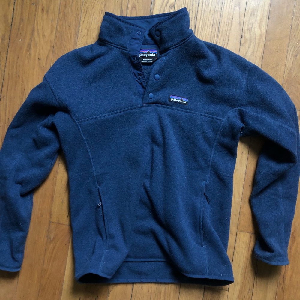 Navy Patagonia pull over, size small